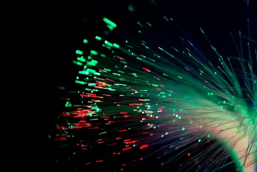 Technicien fibre optique en intervention